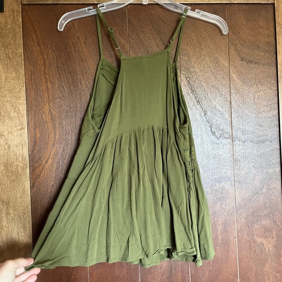 Green lacey tank top! - Picture 2 of 4